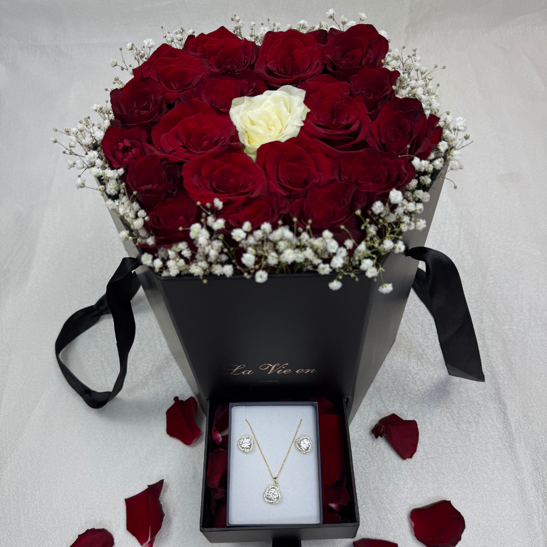 Flower Box with Necklace 💐💎 - بوكس ورد مع قلادة