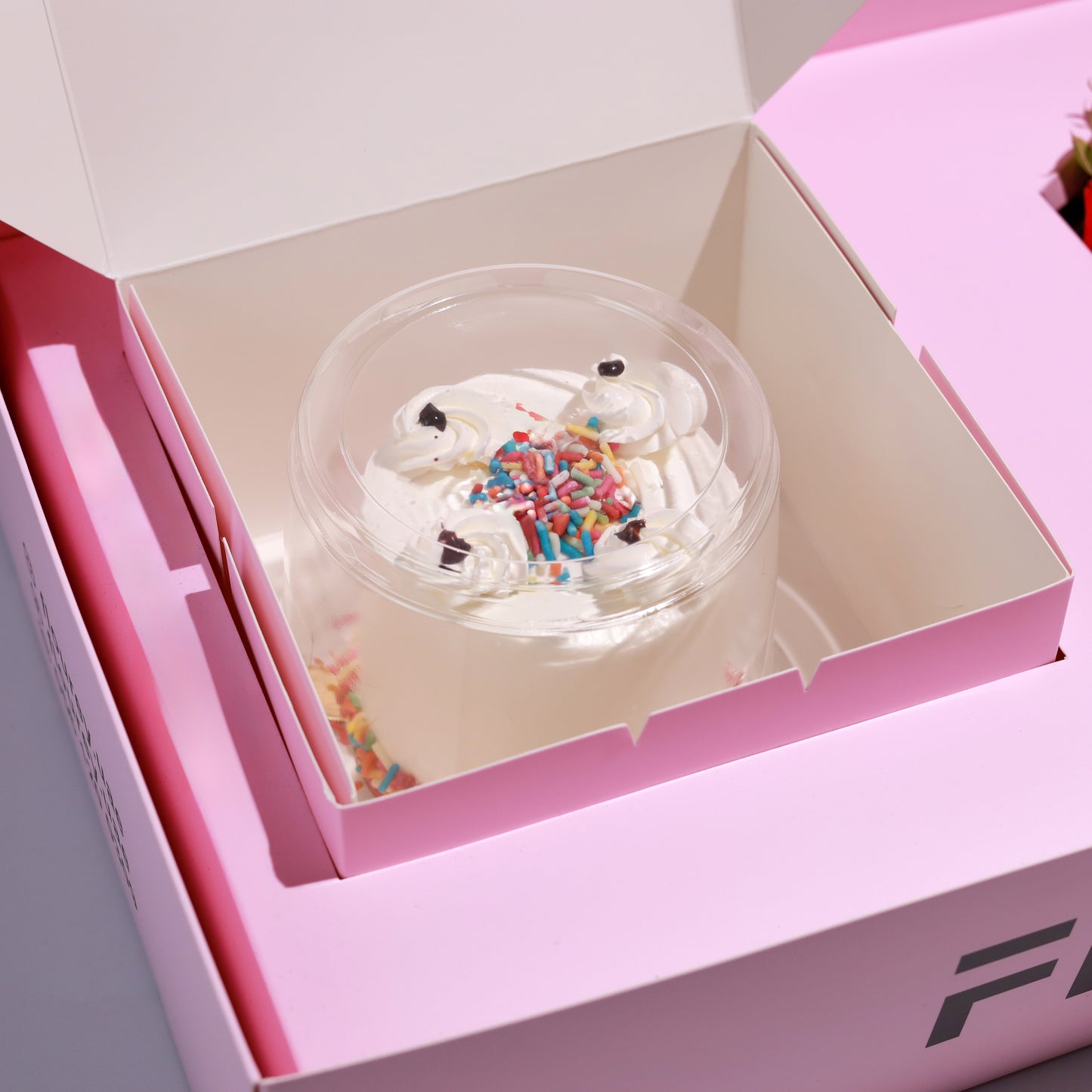 Flourey Box with Lianne and Red Baby Rose