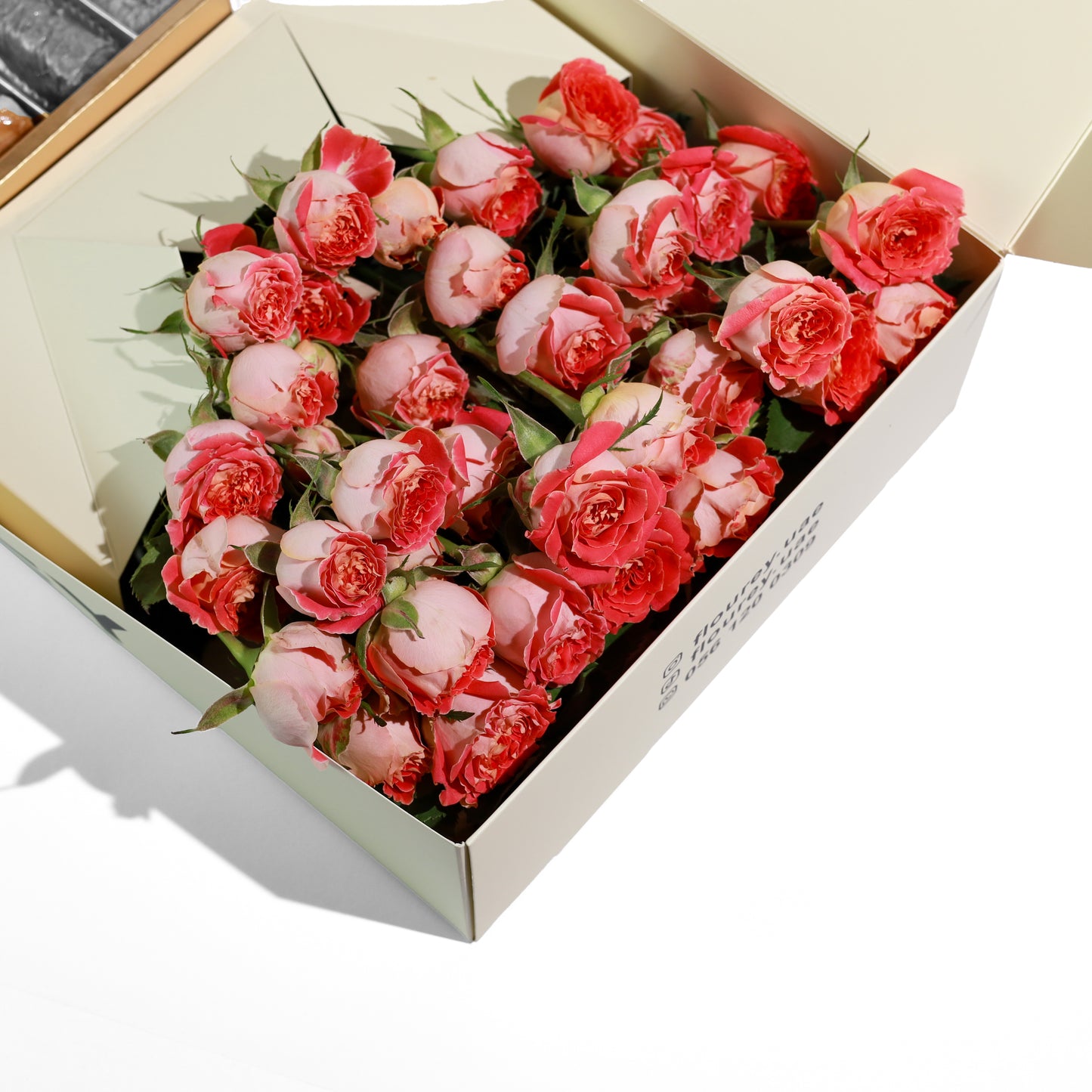 Flourey Box Beige with Turkish Baklava