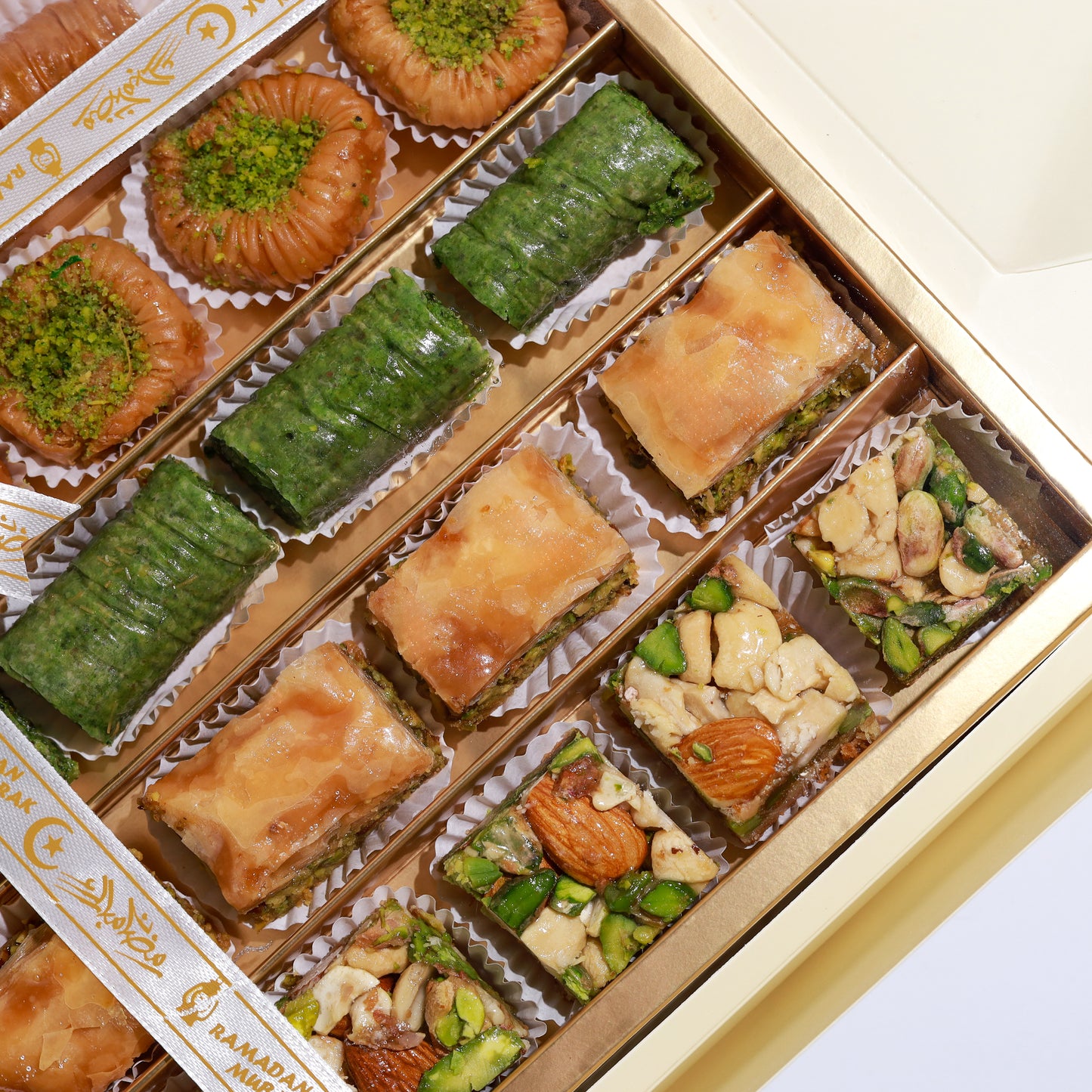 Flourey Box Beige with Turkish Baklava