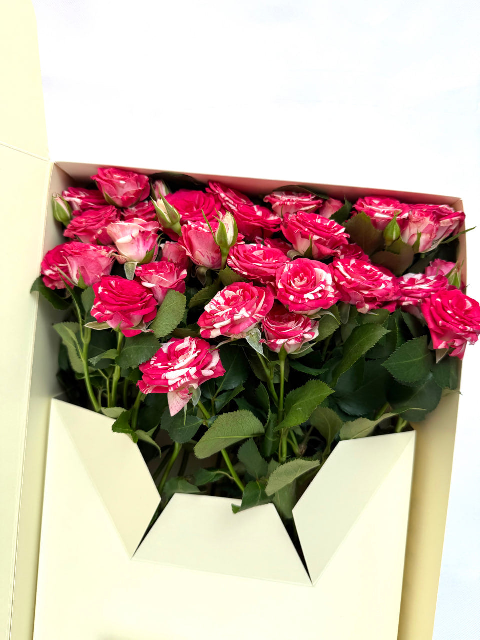 Flourey Beige Box with Firework Roses