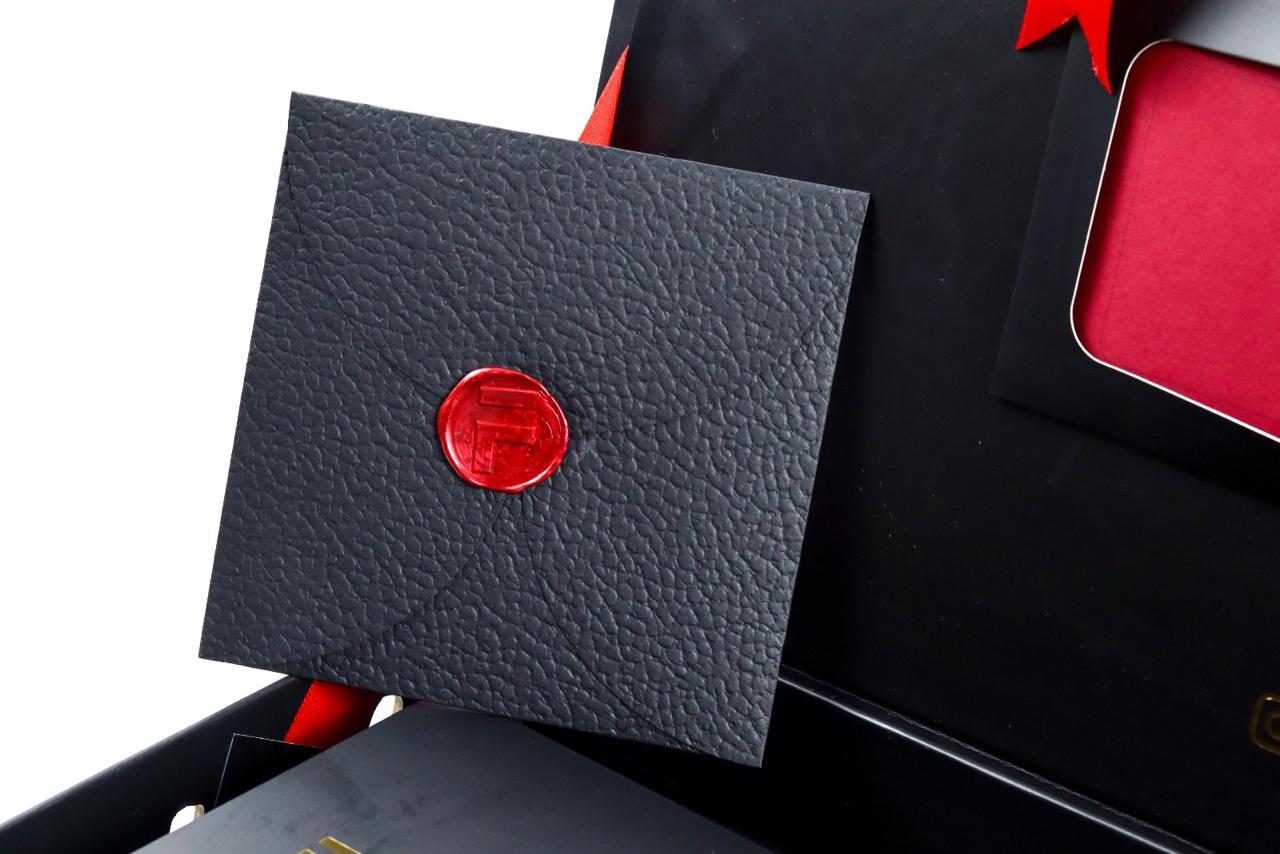 Flourey secret Black Box with red Roses