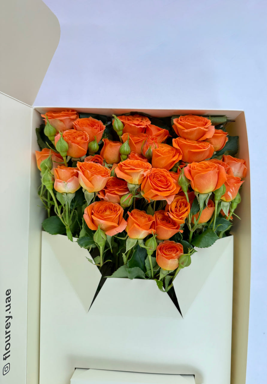 Flourey Beige Box with Orange Babyroses