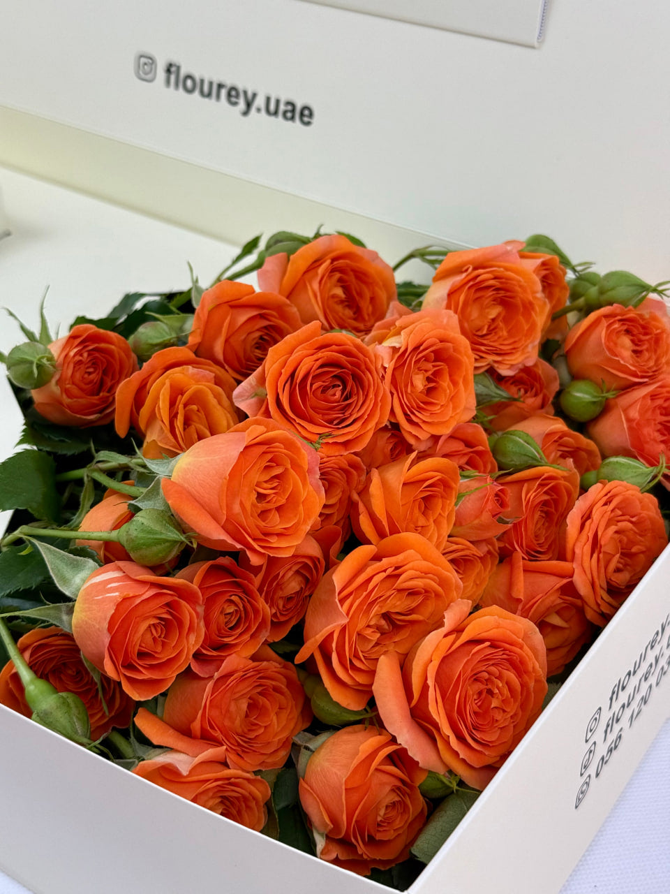 Flourey Beige Box with Orange Babyroses